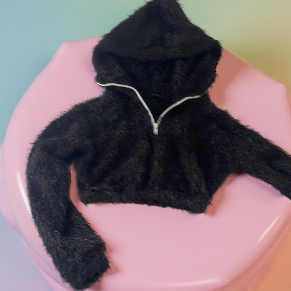 Jade - Cozy Black Fuzzy Cropped Jacket with large hoodie - Picture 3 of 4
